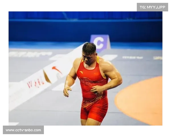 老将周倩全运会戴护膝完赛，诠释摔跤运动员坚韧精神